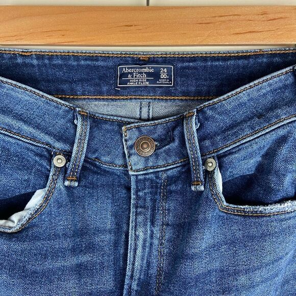 Abercrombie & Fitch High-Rise Ankle Flare Jeans - Frayed Hem - Picture 8 of 8